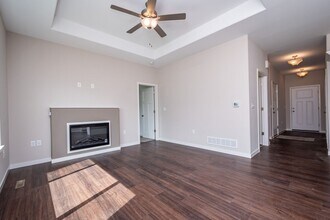 281 Danielle St in Iowa City, IA - Foto de edificio - Building Photo