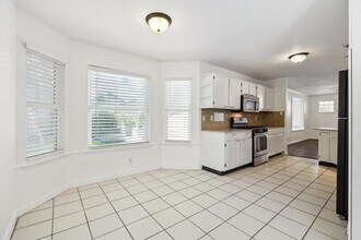 1102 Crestview St in Round Rock, TX - Building Photo - Building Photo