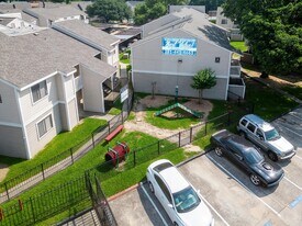 15100 Golden Eagle Dr in Humble, TX - Building Photo