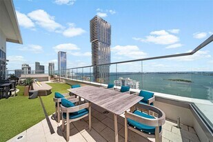 2150 N Bayshore Dr, Unit 309 in Miami, FL - Building Photo