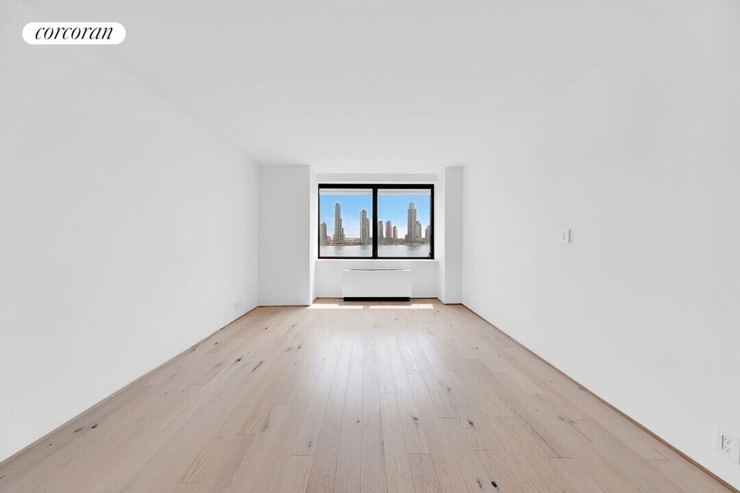 415 E 37th St in New York, NY - Building Photo