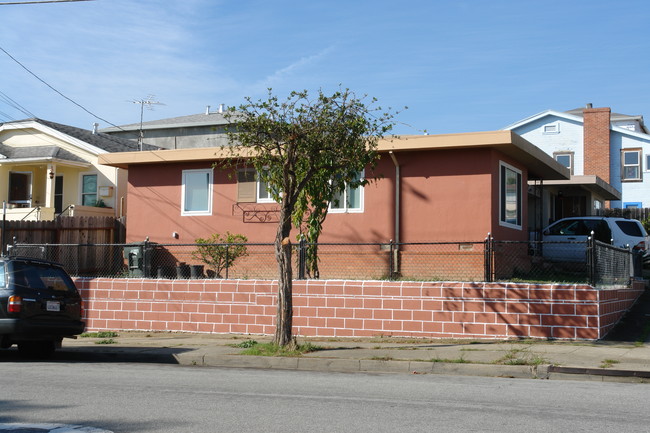 331 Pine St in South San Francisco, CA - Building Photo - Building Photo