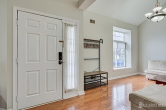 51 Cherrywood Dr in Piscataway, NJ - Building Photo - Building Photo