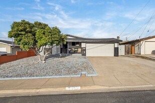 2615 Henry Ave in Pinole, CA - Building Photo