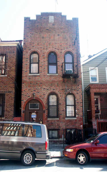 2284 Beaumont Ave in Bronx, NY - Foto de edificio