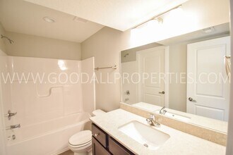 15323 Goldenrod Dr in Urbandale, IA - Building Photo - Building Photo