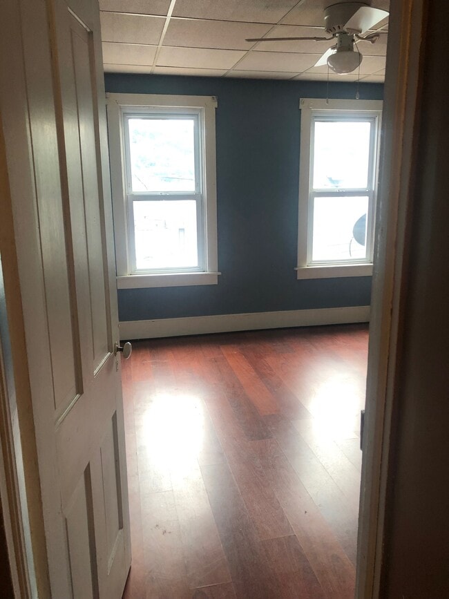 property at 1221 W Walnut St