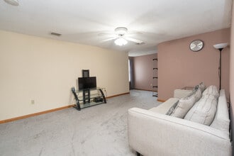 119 Union St, Unit 5 in Westfield, MA - Building Photo - Building Photo