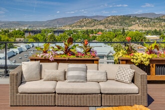 The Woods at Willow Park in Kelowna, BC - Building Photo - Building Photo