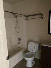 2833 Francis Ave, Unit 205 in Los Angeles, CA - Building Photo - Building Photo