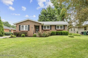 7103 Woolrich Rd in Louisville, KY - Building Photo