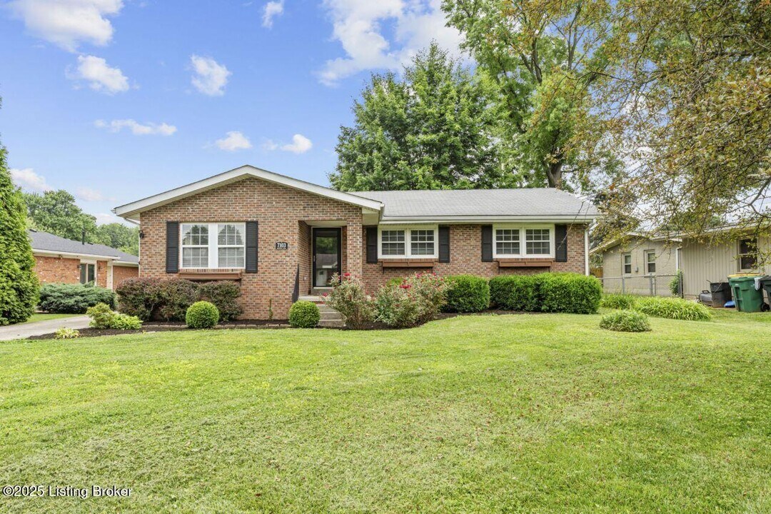 7103 Woolrich Rd in Louisville, KY - Building Photo