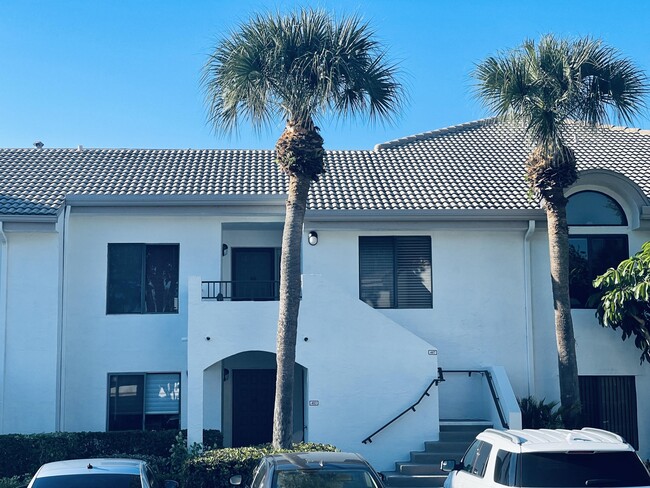 property at 7473 Glendevon Ln