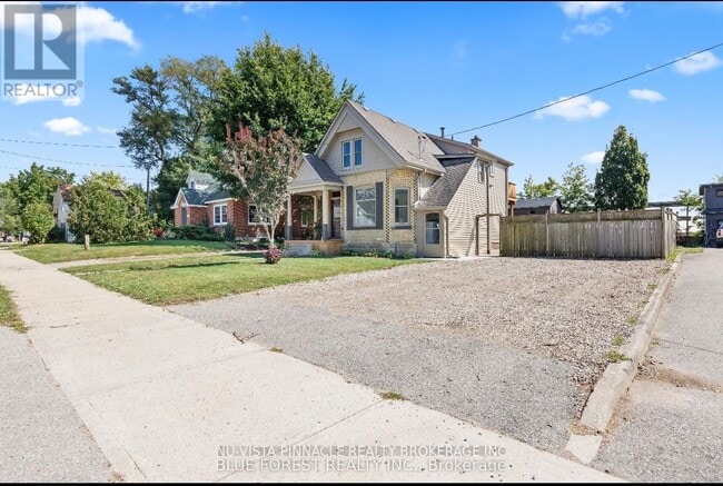 7065 Longwoods Rd in London, ON - Building Photo - Building Photo