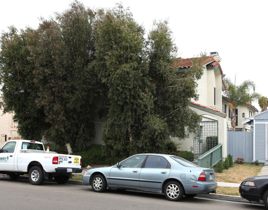 4675 Felton St in San Diego, CA - Building Photo