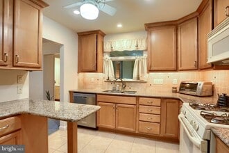 113 E Woodland Dr in Mechanicsburg, PA - Building Photo - Building Photo