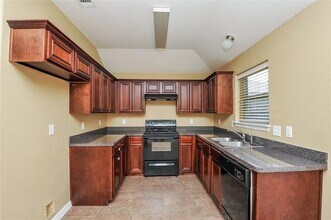 7668 Hollow Point Dr in Fort Worth, TX - Foto de edificio - Building Photo