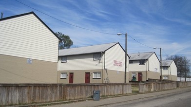 Lynnhaven Apartments in Richmond, VA - Building Photo - Building Photo