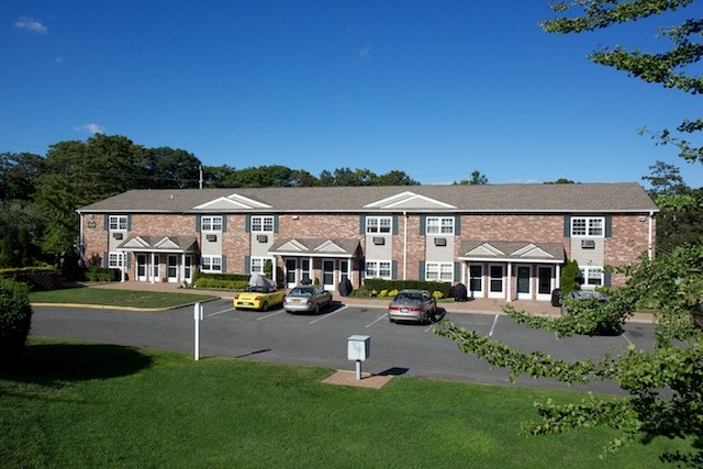 Fairfield At Woodview Gardens in West Sayville, NY - Building Photo - Building Photo