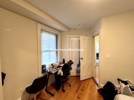 85 Windsor St, Unit 2 in Boston, MA - Building Photo - Building Photo