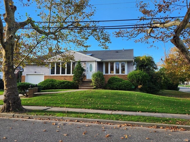 544 Cedarwood Dr in Cedarhurst, NY - Building Photo - Building Photo