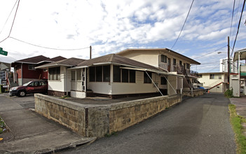 215 Puuhue Pl in Honolulu, HI - Building Photo - Building Photo