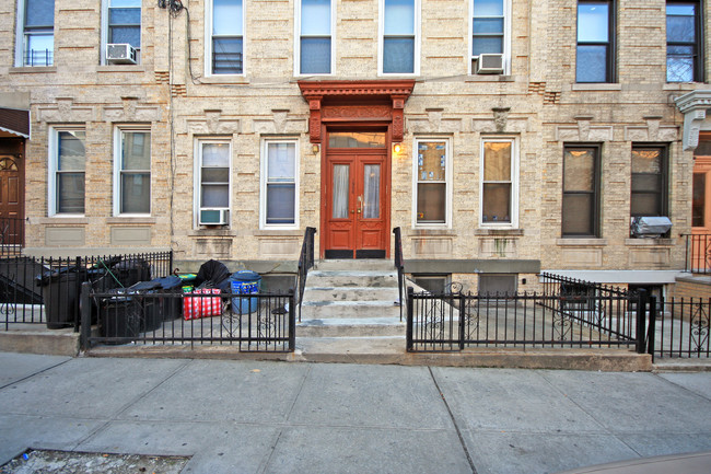 1924 Linden St in Flushing, NY - Building Photo - Building Photo