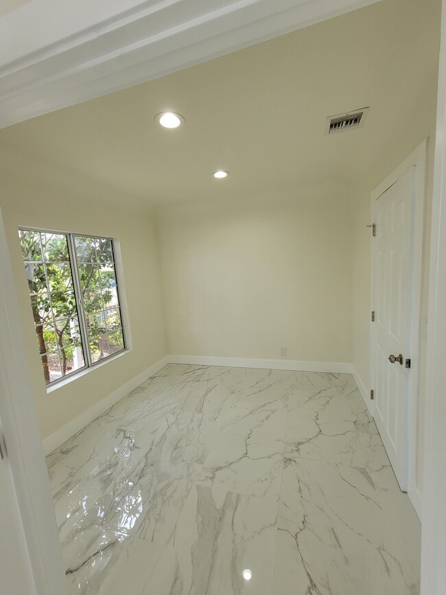 10175 Laurel Canyon Blvd in Los Angeles, CA - Building Photo - Building Photo