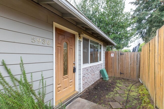 5930-5940-5940 NE 60th Ave in Portland, OR - Building Photo - Building Photo