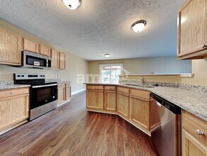 327 Hartford Ct in Maineville, OH - Building Photo - Building Photo