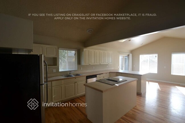 931 S 240th Pl in Des Moines, WA - Foto de edificio - Building Photo