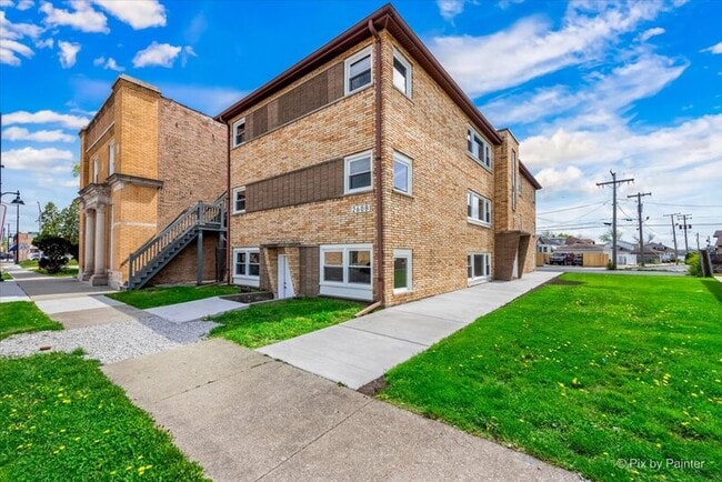 2608 St Charles Rd in Bellwood, IL - Building Photo - Building Photo