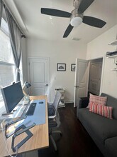 3322 W Eastwood Ave, Unit 2 in Chicago, IL - Foto de edificio - Building Photo