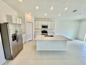 4741 Golden Knight Blvd in Kissimmee, FL - Building Photo - Building Photo