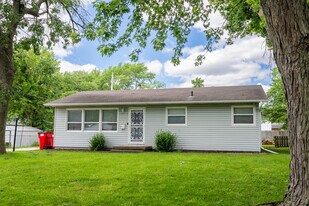 1222 Thomas Dr in Champaign, IL - Building Photo