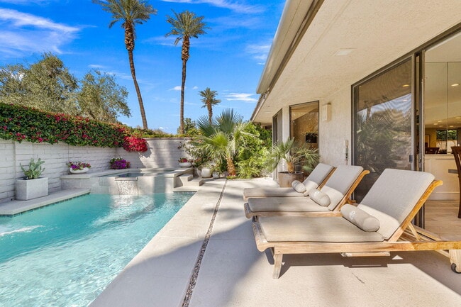 76 Princeton Dr in Rancho Mirage, CA - Building Photo - Building Photo