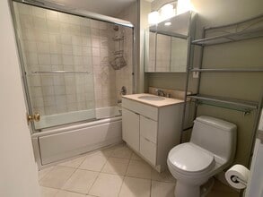 110 Riverway, Unit 8 in Boston, MA - Building Photo - Building Photo