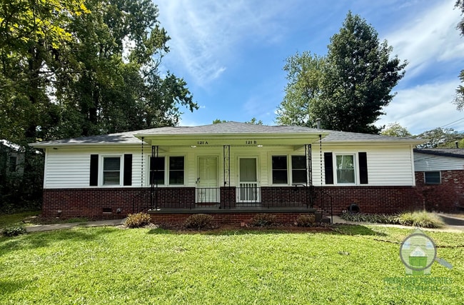 121A White Oak Dr