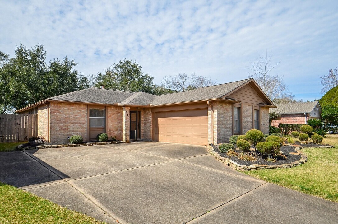 2726 Old Fort Rd in Sugar Land, TX - Building Photo