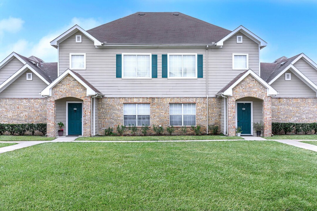 Town Park Townhomes in Houston, TX - Foto de edificio