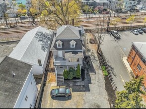 18 Canal St, Unit #1 in Medford, MA - Foto de edificio - Building Photo