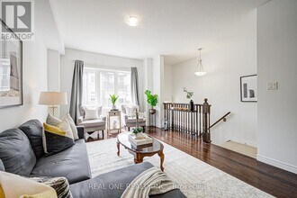30 Barley Ln in Hamilton, ON - Building Photo - Building Photo