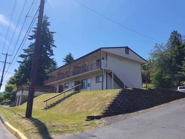 810 S Nehalem St in Clatskanie, OR - Building Photo - Building Photo