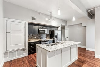 1000 Lipscomb St, Unit 308 in Fort Worth, TX - Foto de edificio - Building Photo