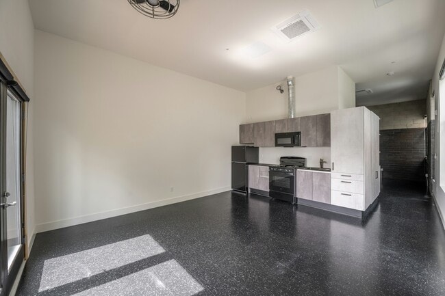 property at 1932 Kearney Ave