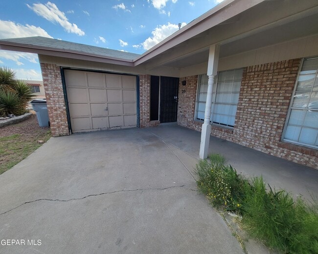 201 Moon River St in El Paso, TX - Building Photo - Building Photo