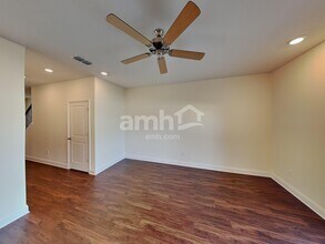 11499 Hillside Dr in Jacksonville, FL - Foto de edificio - Building Photo