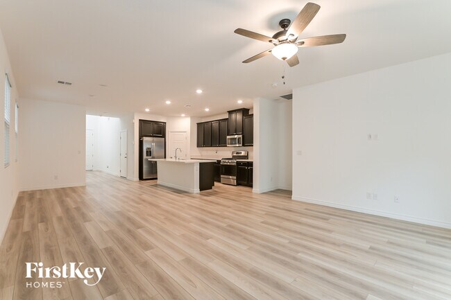 6845 Greensmen Ave in Las Vegas, NV - Foto de edificio - Building Photo