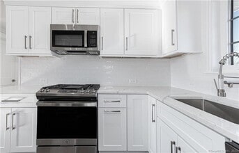 36 Poe Ct in Fairfield, CT - Building Photo - Building Photo