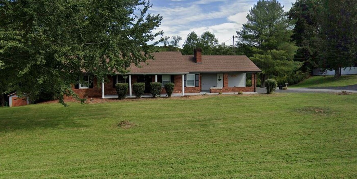 4774 Sparta Rd in North Wilkesboro, NC - Building Photo